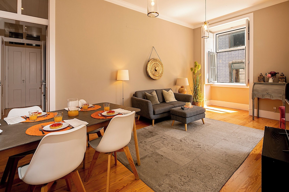 Deluxe Twin Room, Bathtub, City View