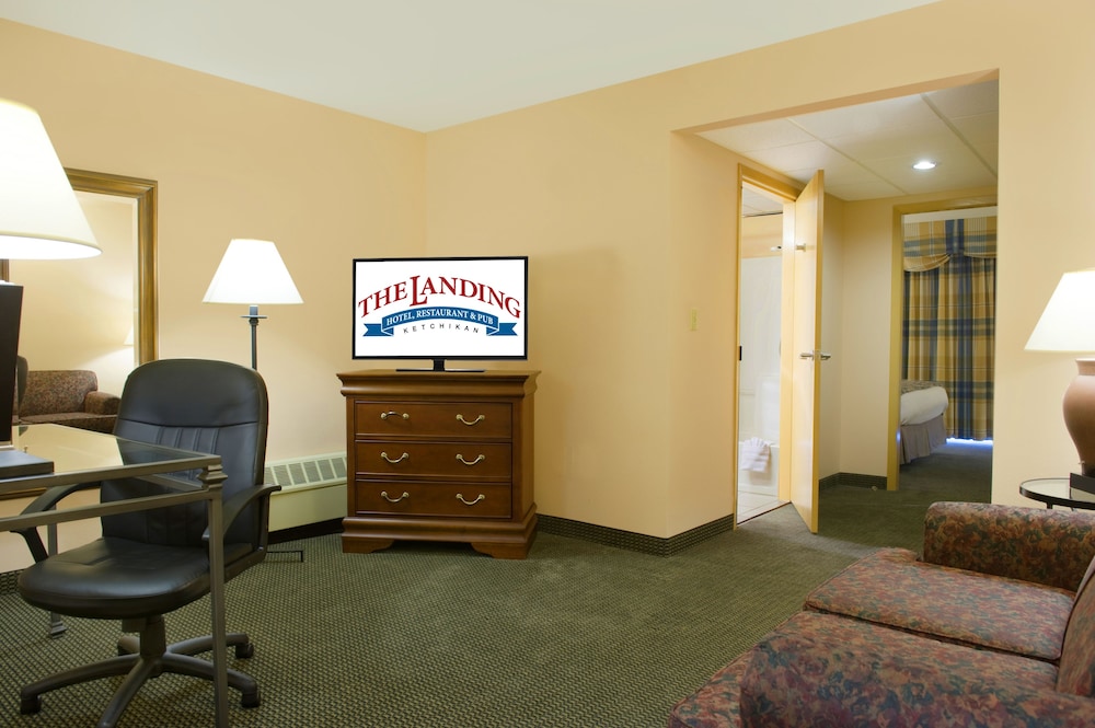 Suite, 1 Queen Bed photo 3