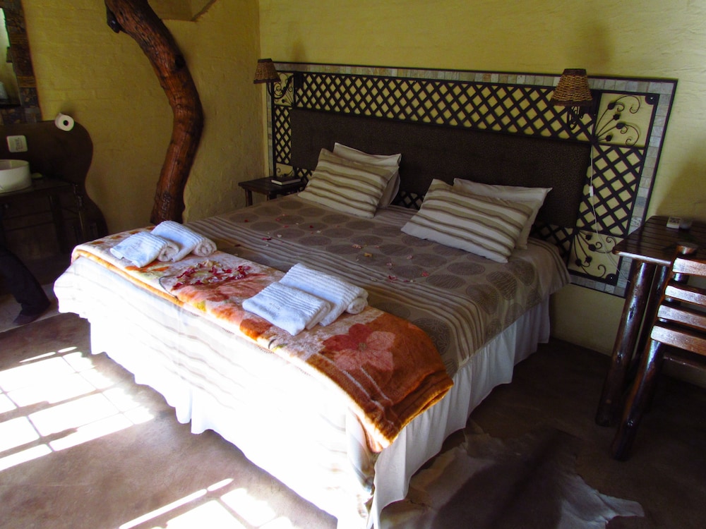 Luxury King Suite : Mosaic Pebble Room