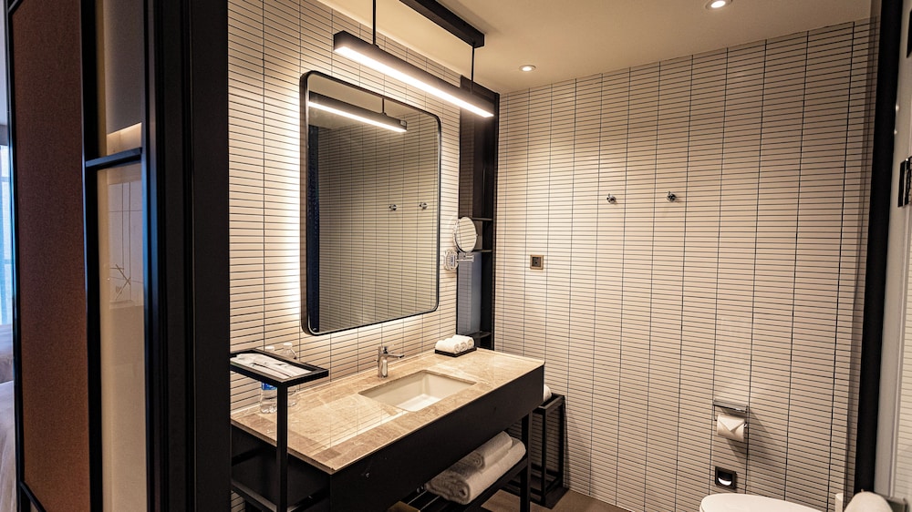 Room, 2 Double Beds, City View - Photo 4