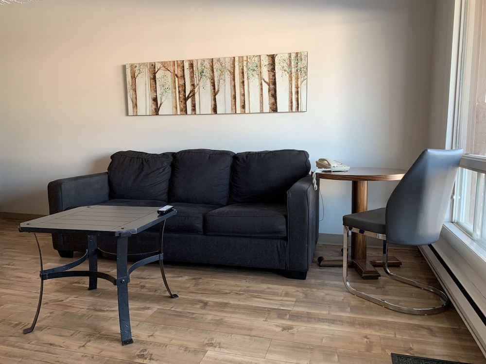 Suite, 1 Double Bed with Sofa bed, Non Smoking, Refrigerator & Microwave (with Sofabed)