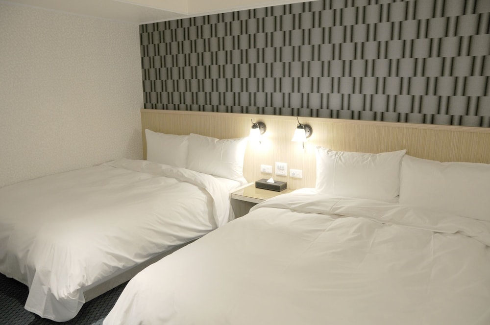 Standard Quadruple Room, 2 Double Beds - Photo 2