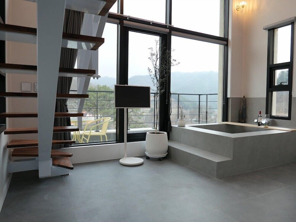 Room (202) photo 1