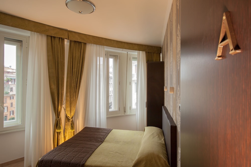 Room photo 2