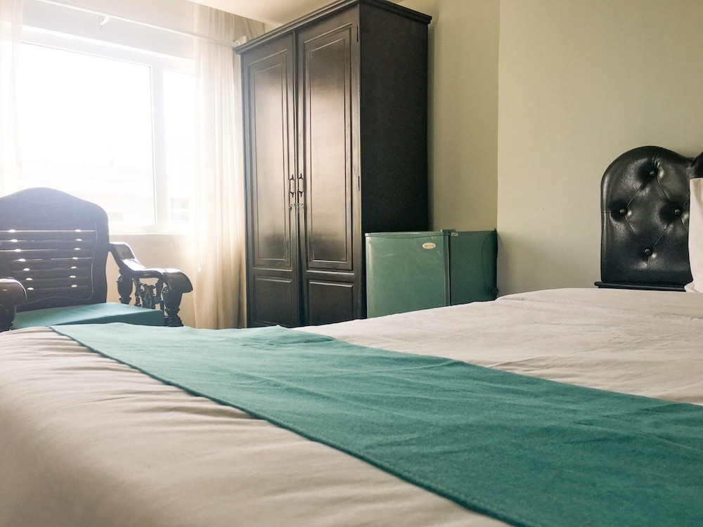 Standard Twin Room, City View - Photo 3