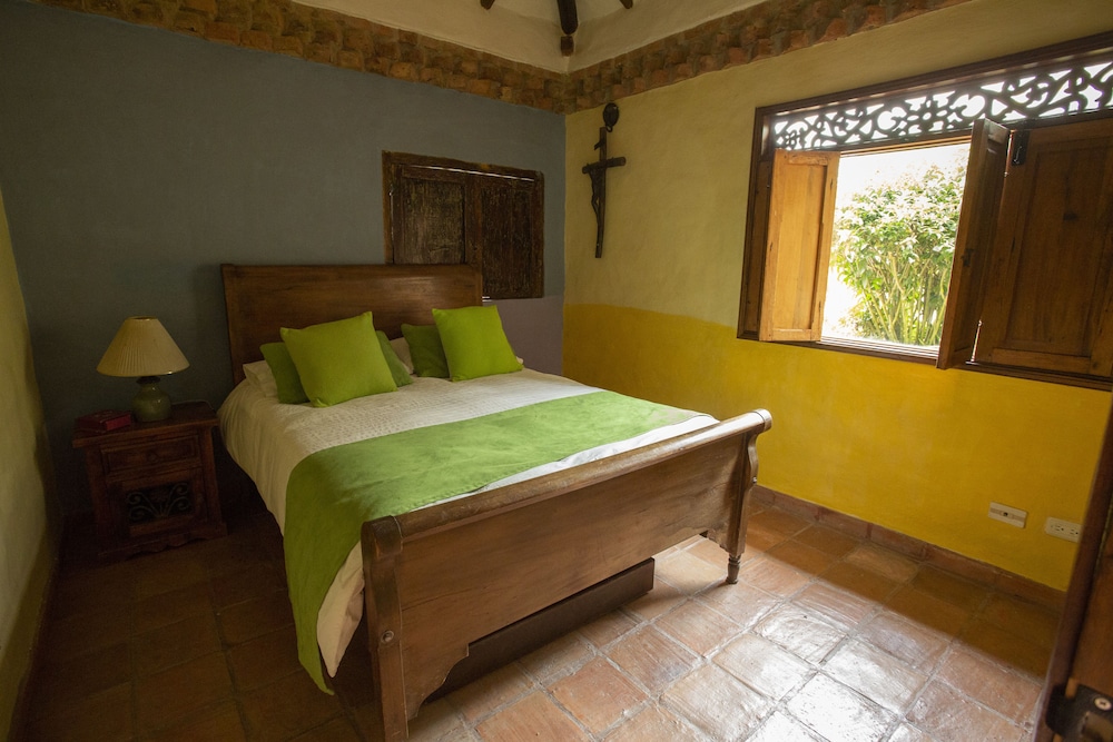 Family House, Valley View (Casa Orquidea)