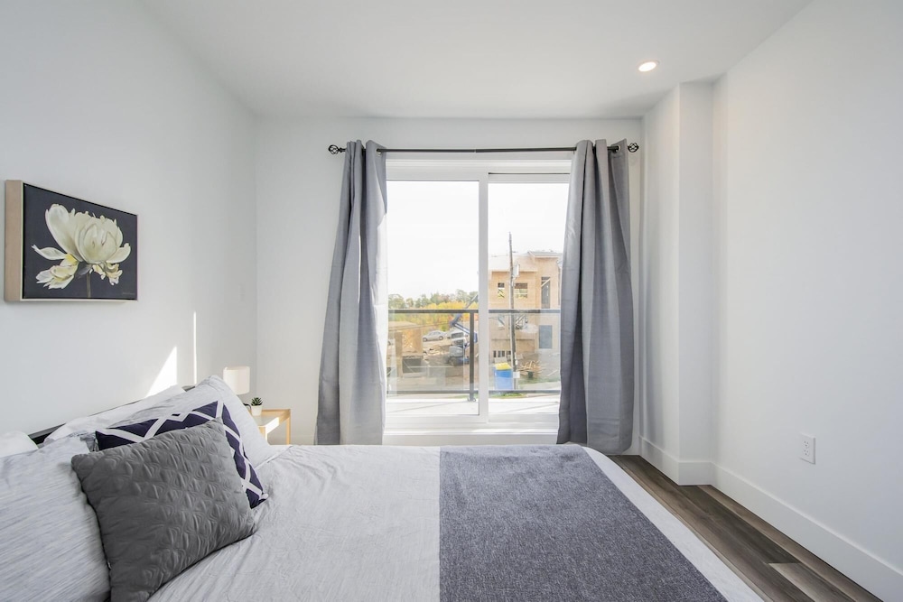 Luxurious 3 Bedroom Brand NEW Town House, 사진 2