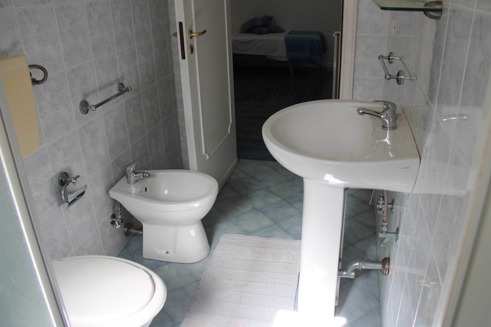 Double Or Twin Room, Shared Bathroom photo 3
