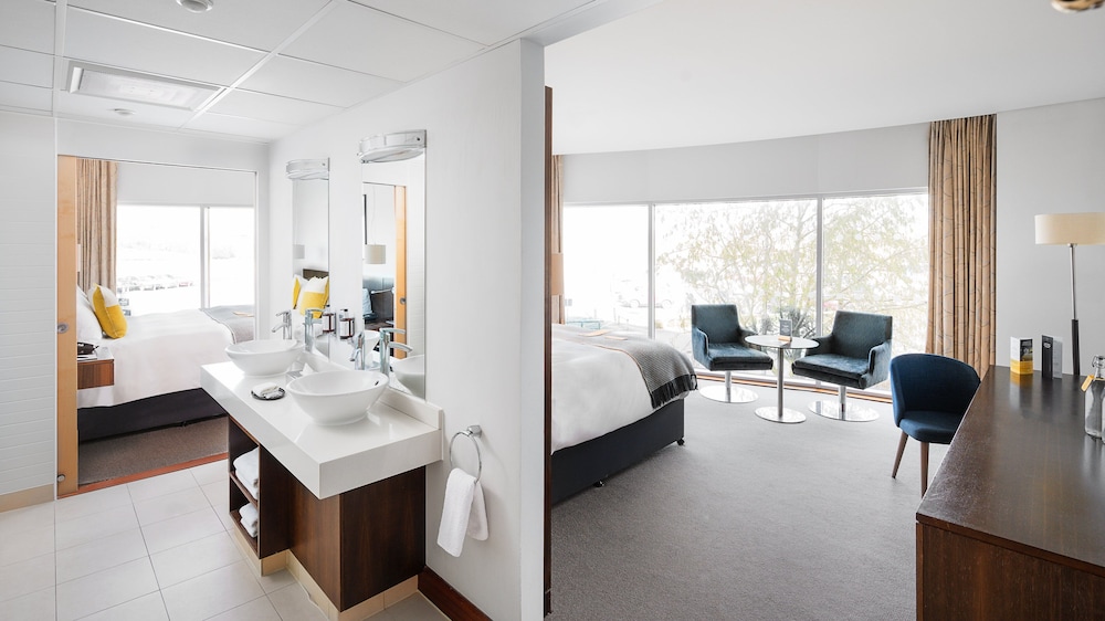 Grand Room, Multiple Beds - Photo 4