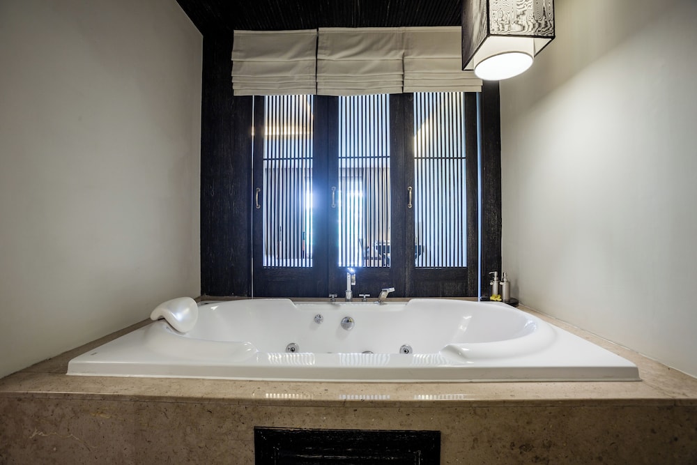 Suite, River View (White Elephant) - Photo 3
