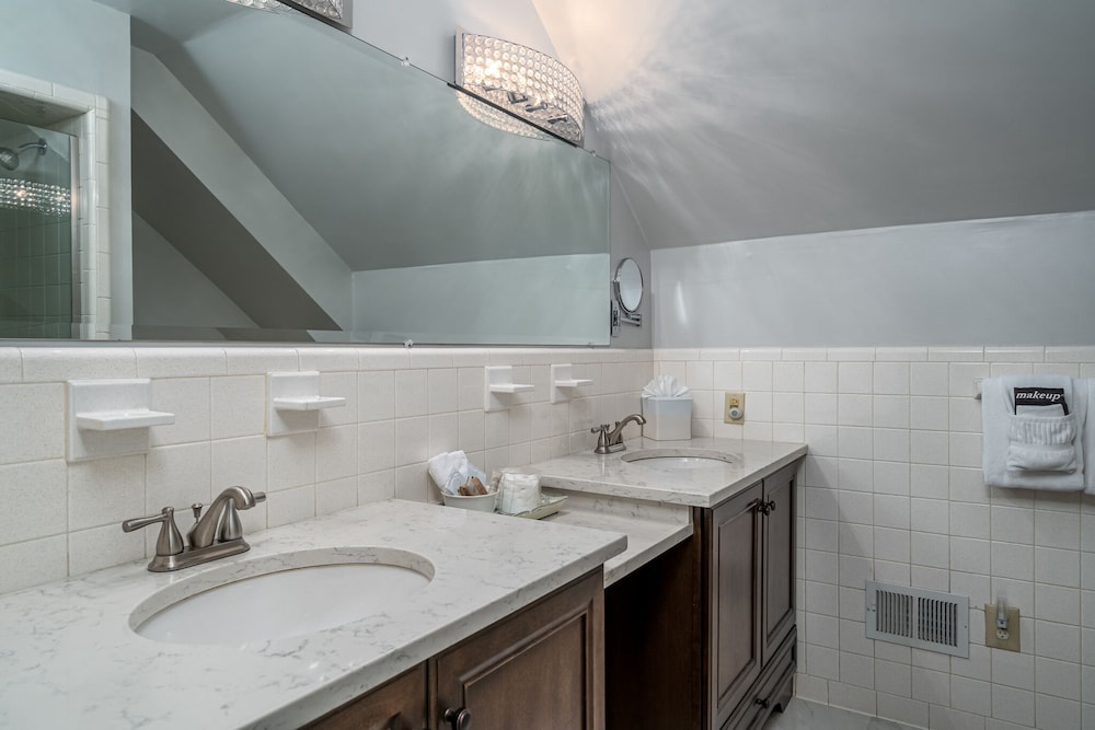 Rhododendron Suite photo 2