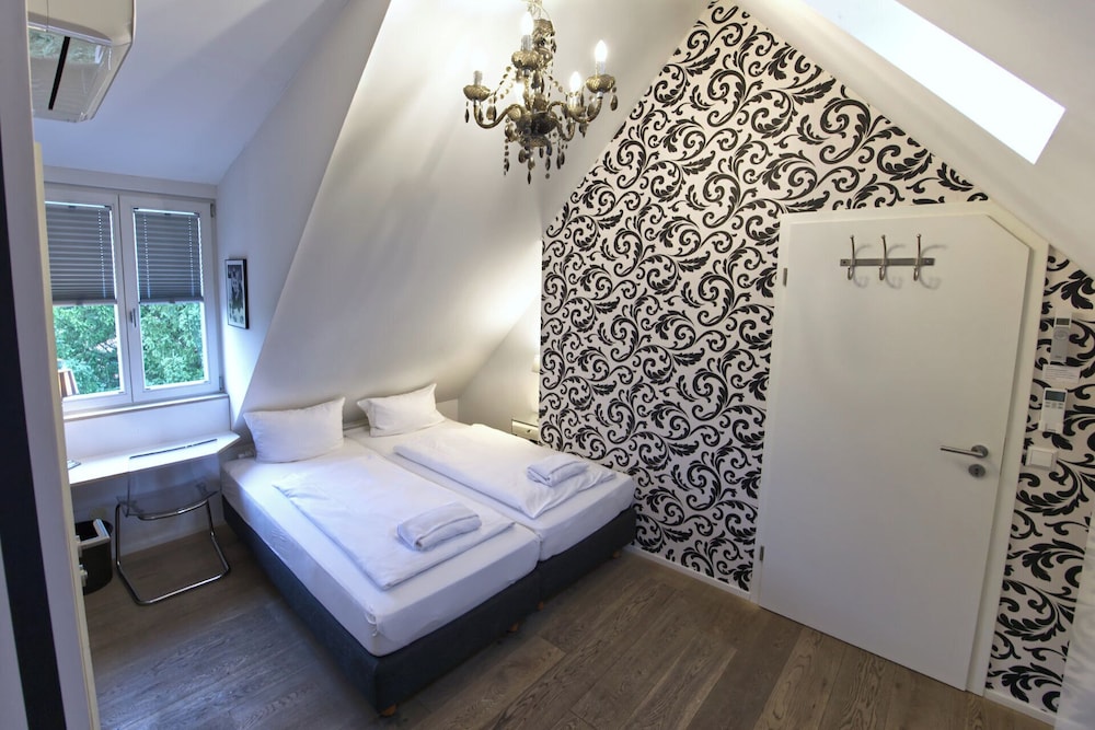 Standard Double Room photo 2