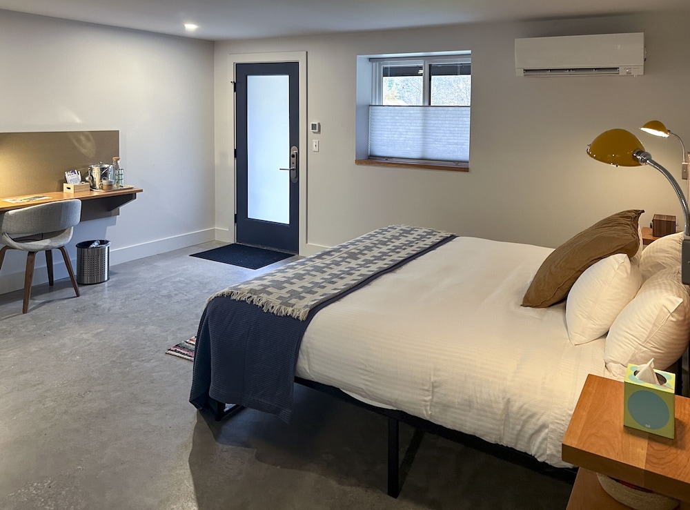 Suite (Folsom Brook)