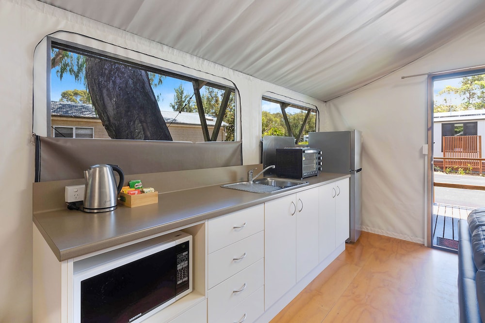 Deluxe Beach Tent - Sleeps 4 photo 2