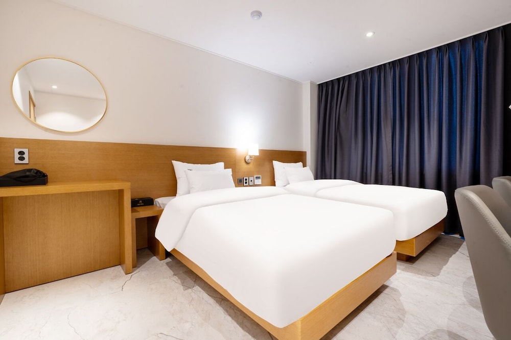 Standard Twin Room, Non Smoking, Mountain View