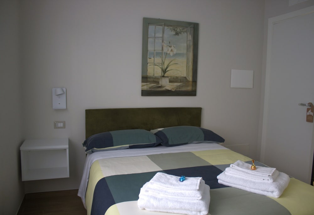 Economy Room, Ensuite