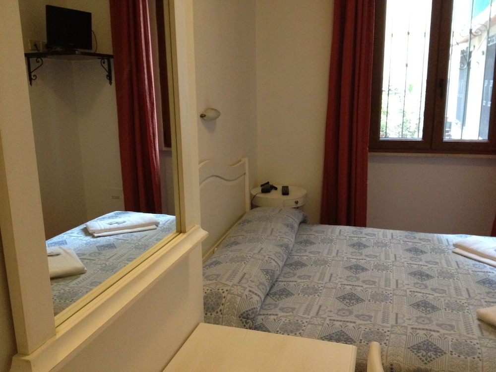 Economy Double Room, Shared Bathroom