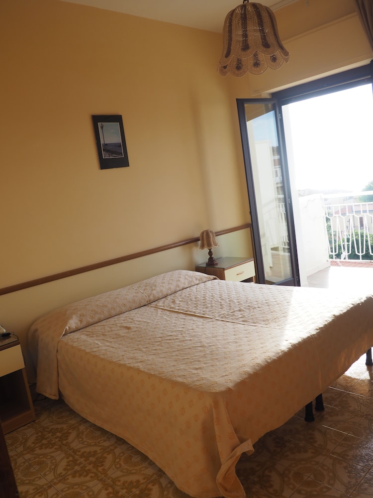 Standard Double or Twin Room photo 3
