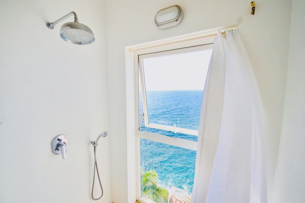 Standard Double Room, 2 Twin Beds, Private Bathroom, Ocean View photo 3
