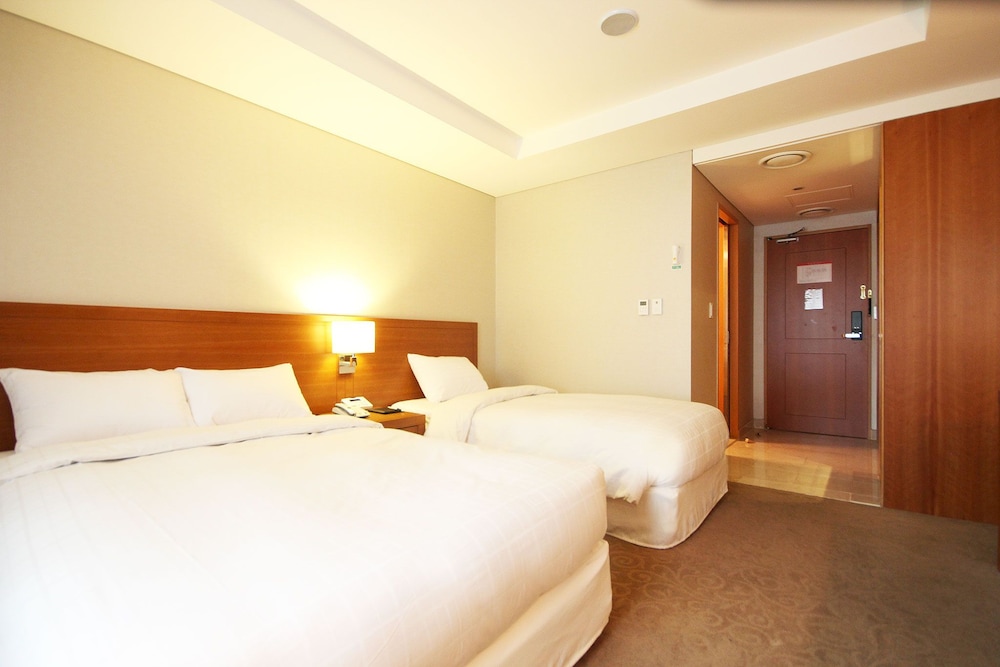 Family Twin Room - Photo 6