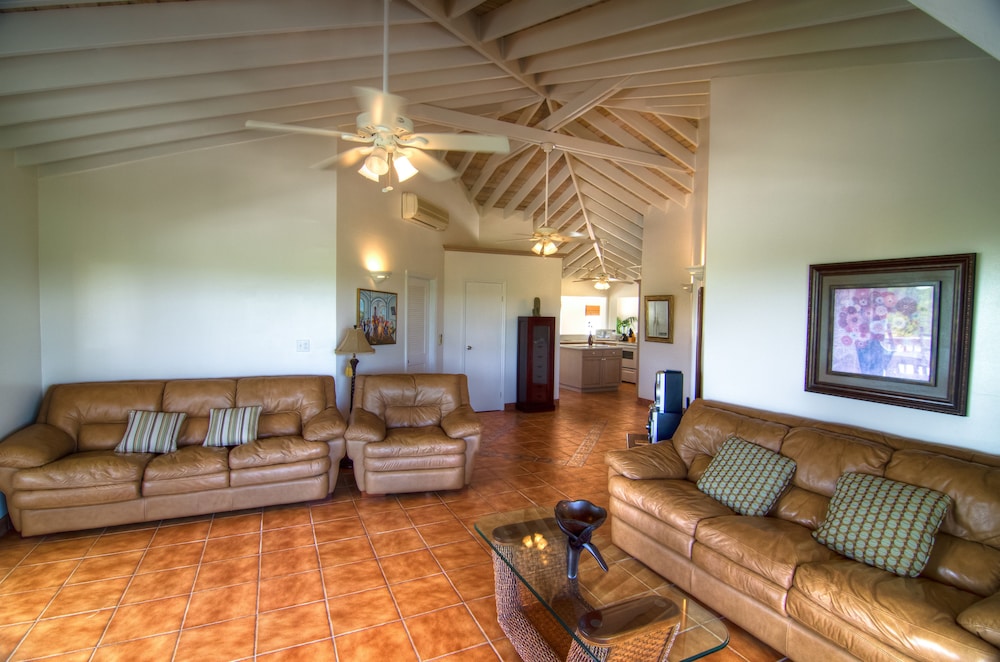 Deluxe Suite, 2 Bedrooms, Kitchen, Pool View