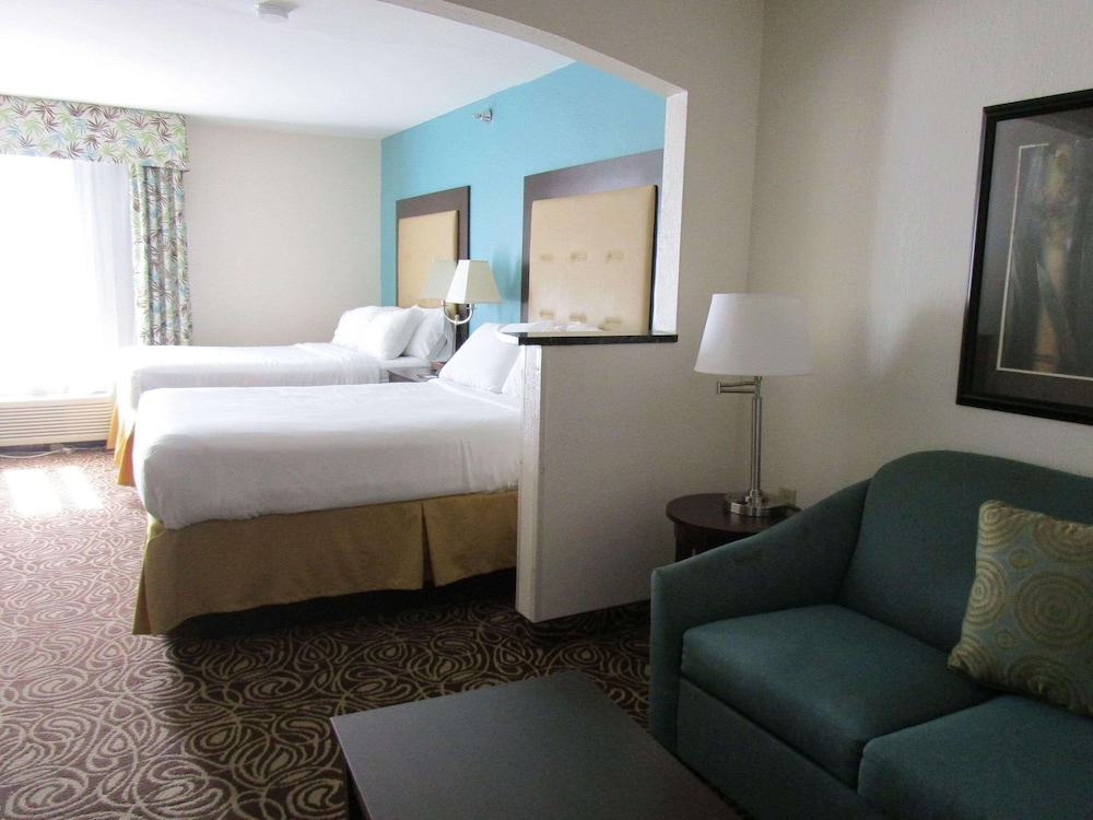Room, Multiple Beds, Non Smoking - Photo 1