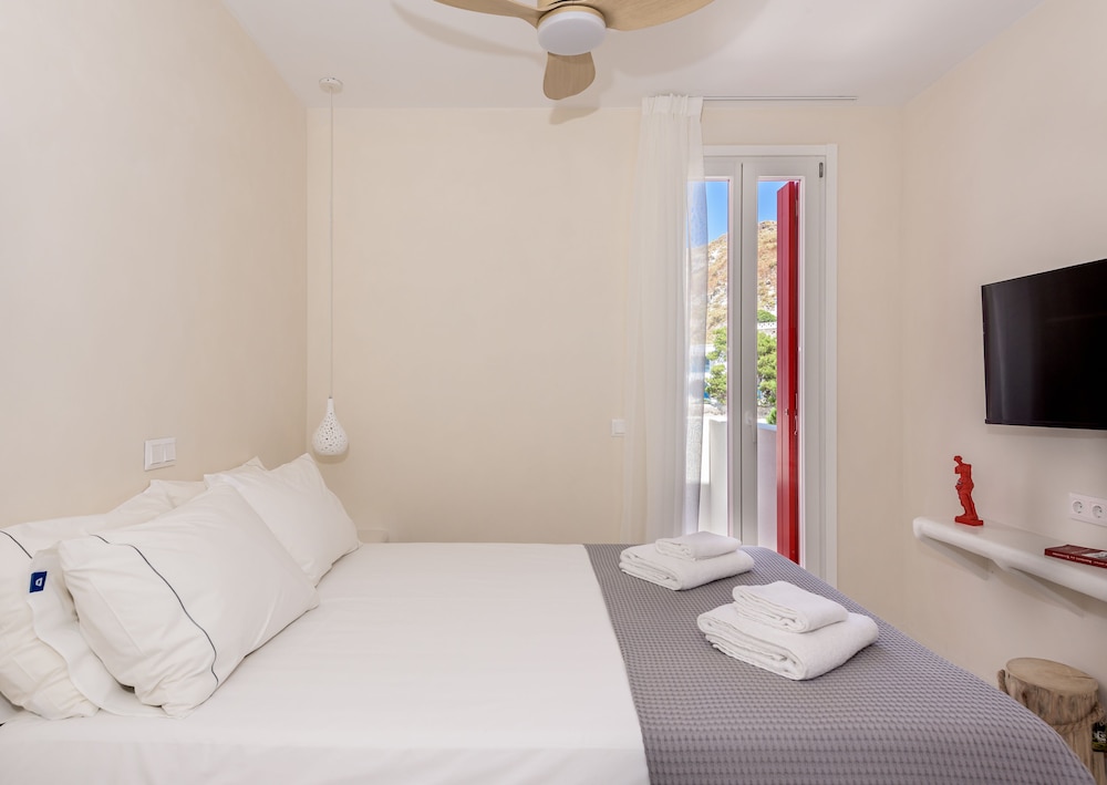 Beachfront Boutique Houses (Red) photo 1