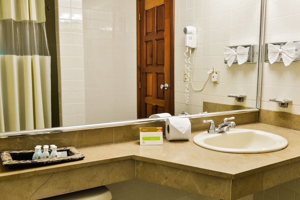 Superior King Suite photo 3