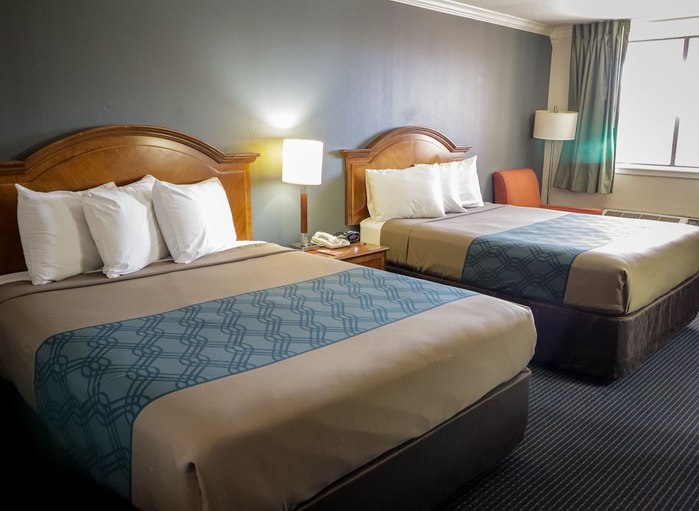 Room, 2 Queen Beds, Non Smoking - Photo 2