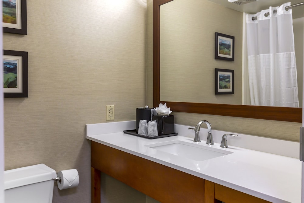 Room, Two Queen Bed, Non Smoking, Upgrade - Photo 5