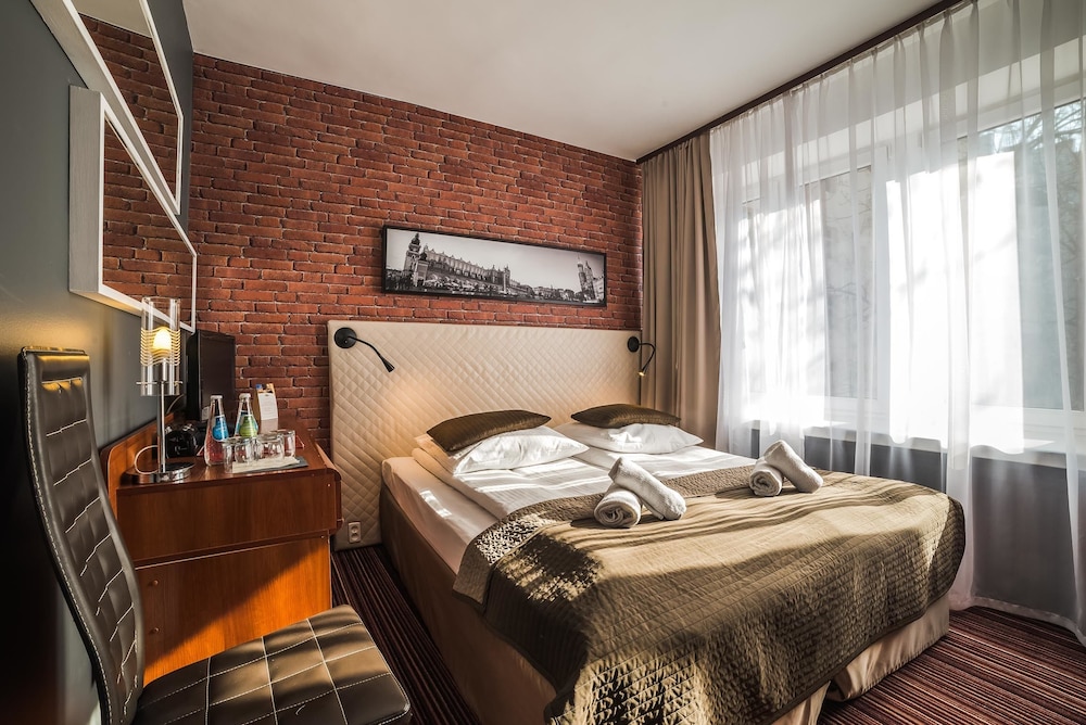 Double or Twin Room - Photo 6
