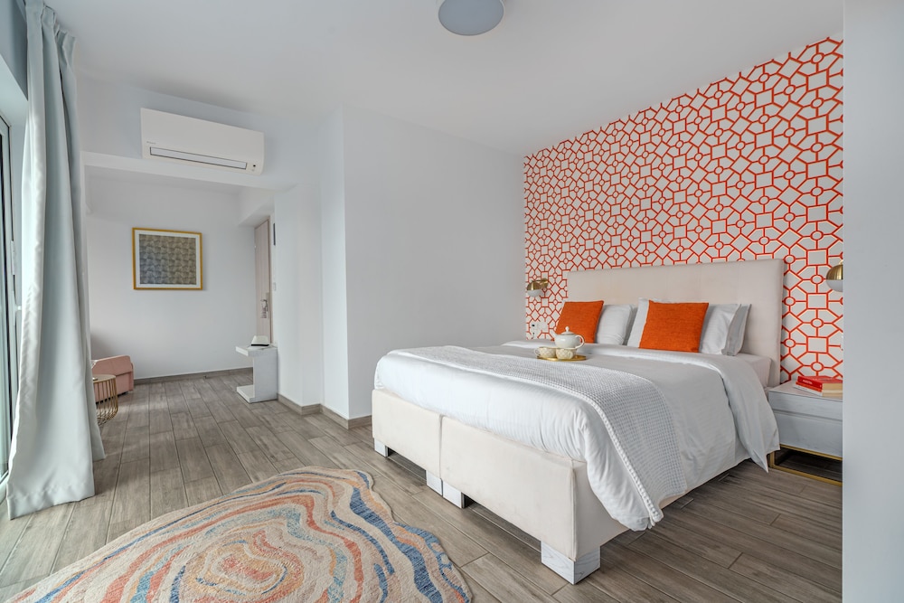 Signature Suite, Partial Sea View photo 3