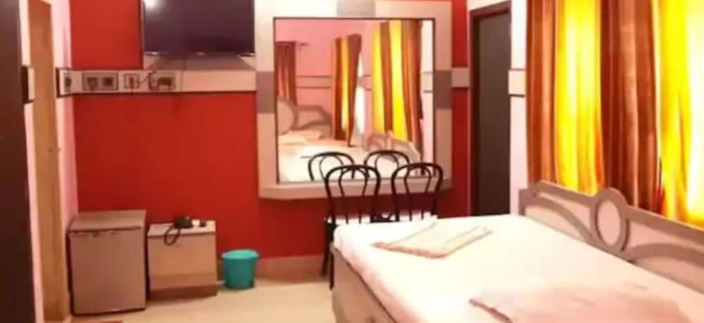Deluxe Double Room, Multiple Beds, City View photo 3