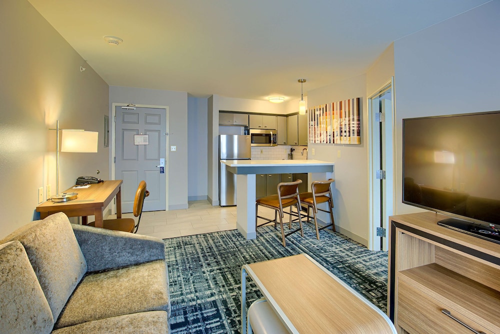 Suite, 1 Bedroom - Photo 1