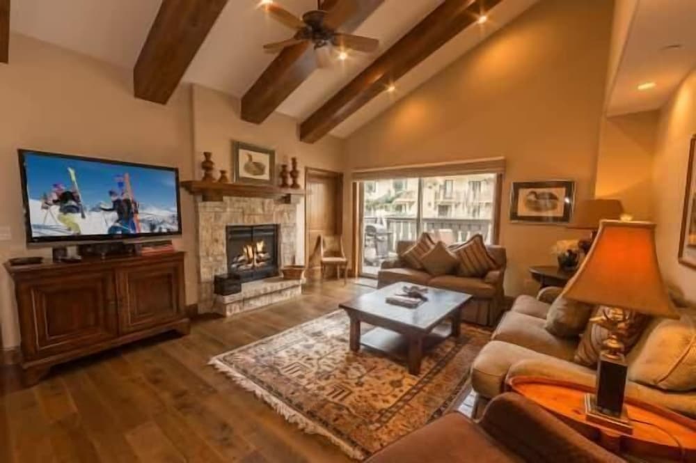 Condo, 2 Bedrooms