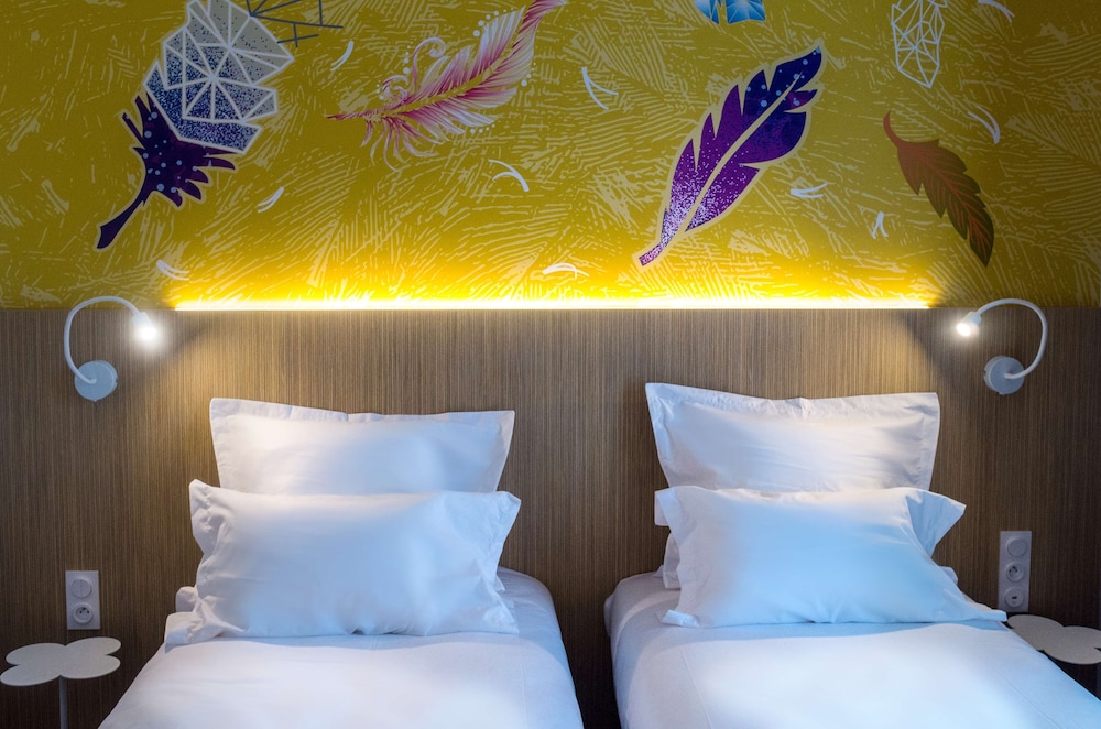 Standard Room, 2 Twin Beds - Photo 7