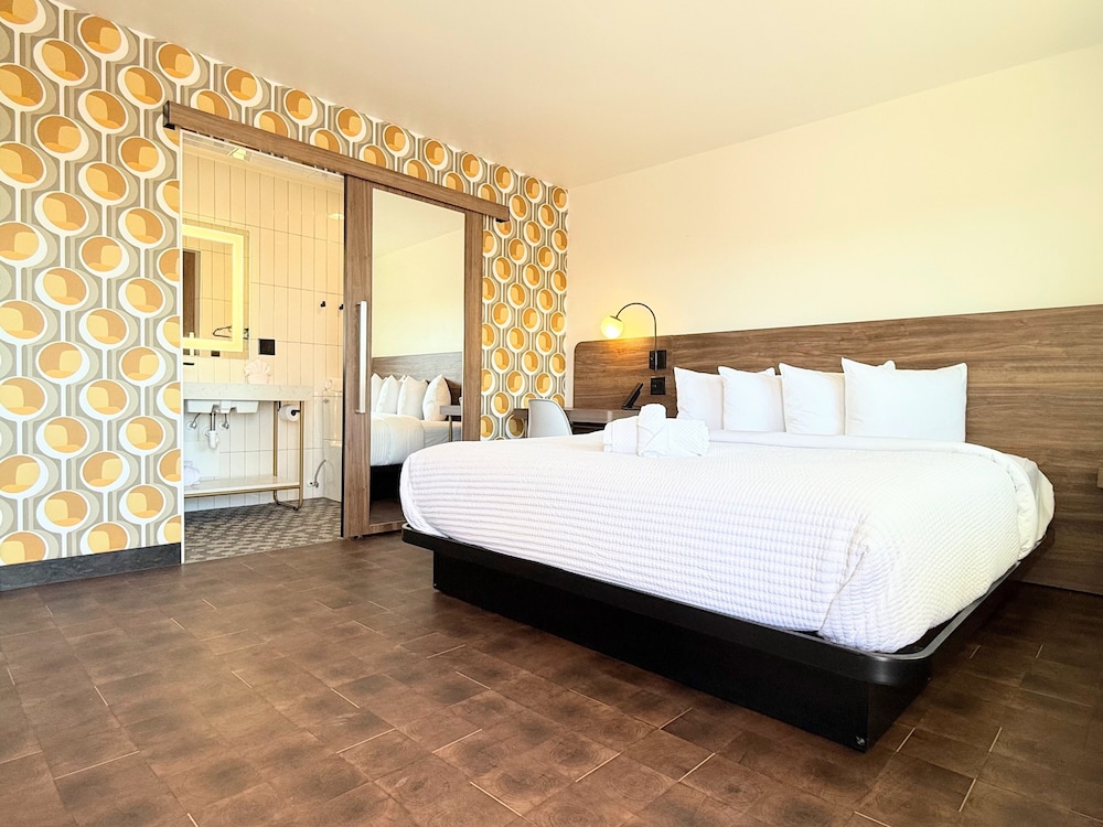 Deluxe Suite, 1 King Bed