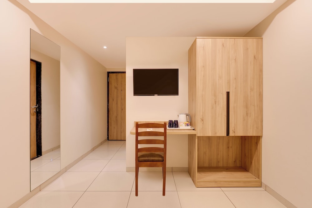 Business Room - Photo 2
