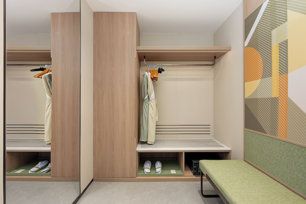 1 King Bed Standard  Accessible photo 2