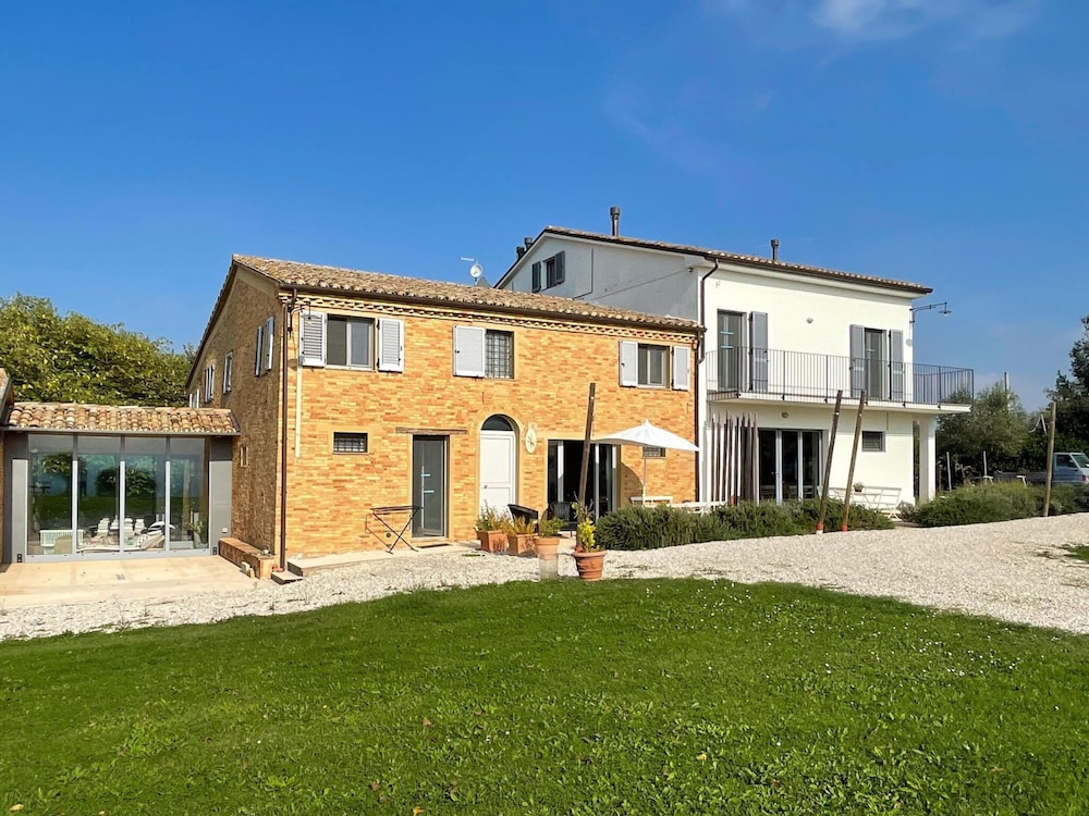 Classic House, 5 Bedrooms photo 2