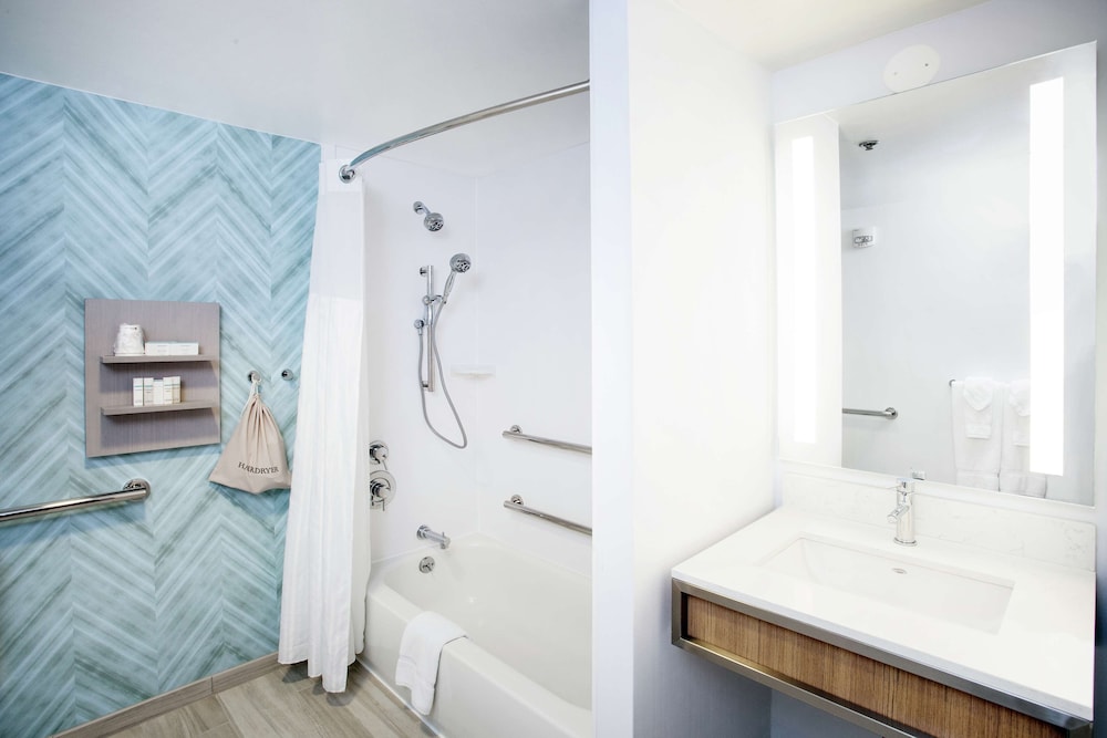 Two Double Beds, Accessible - Photo 7