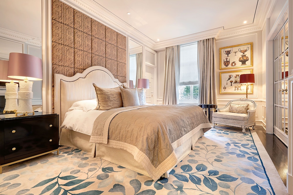 Suite, Lakeside (Corner)