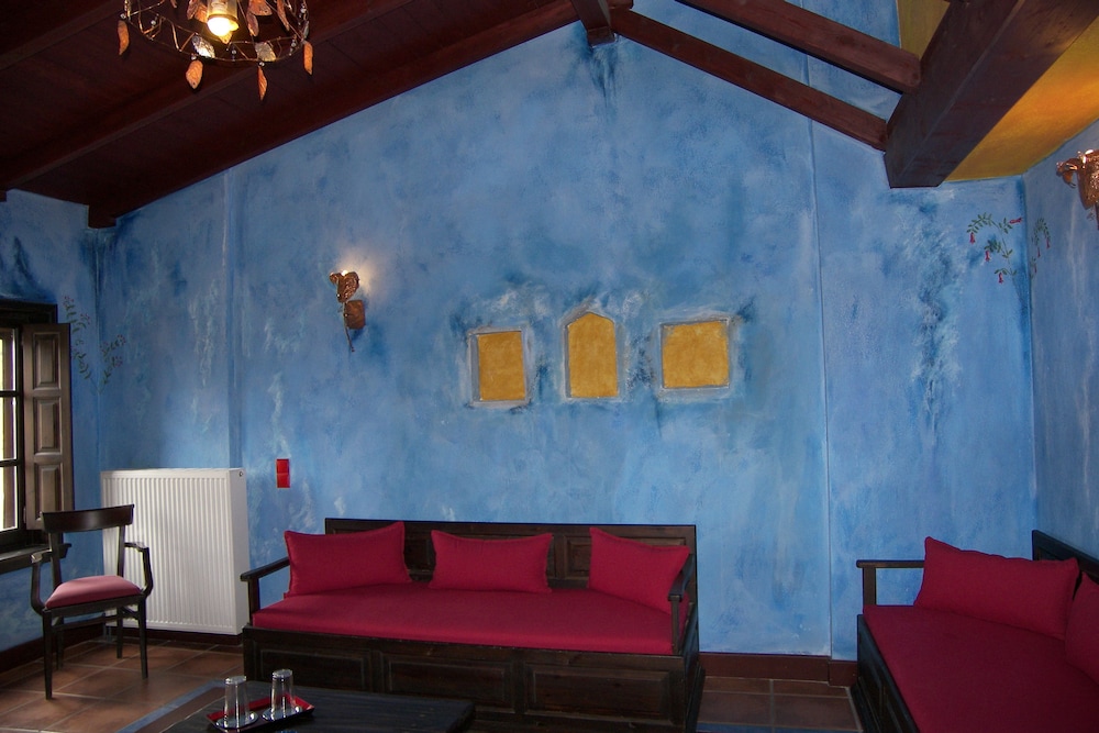 Suite, Fireplace, Mountain View