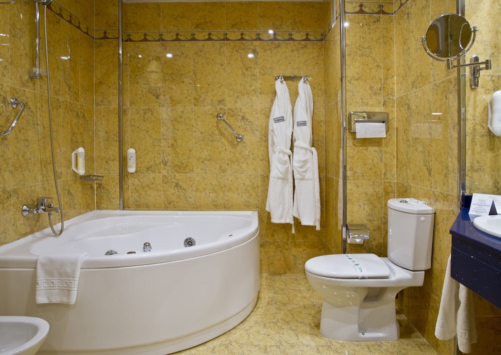 Deluxe Suite, 1 Queen Bed, Hot Tub, Sea View photo 2