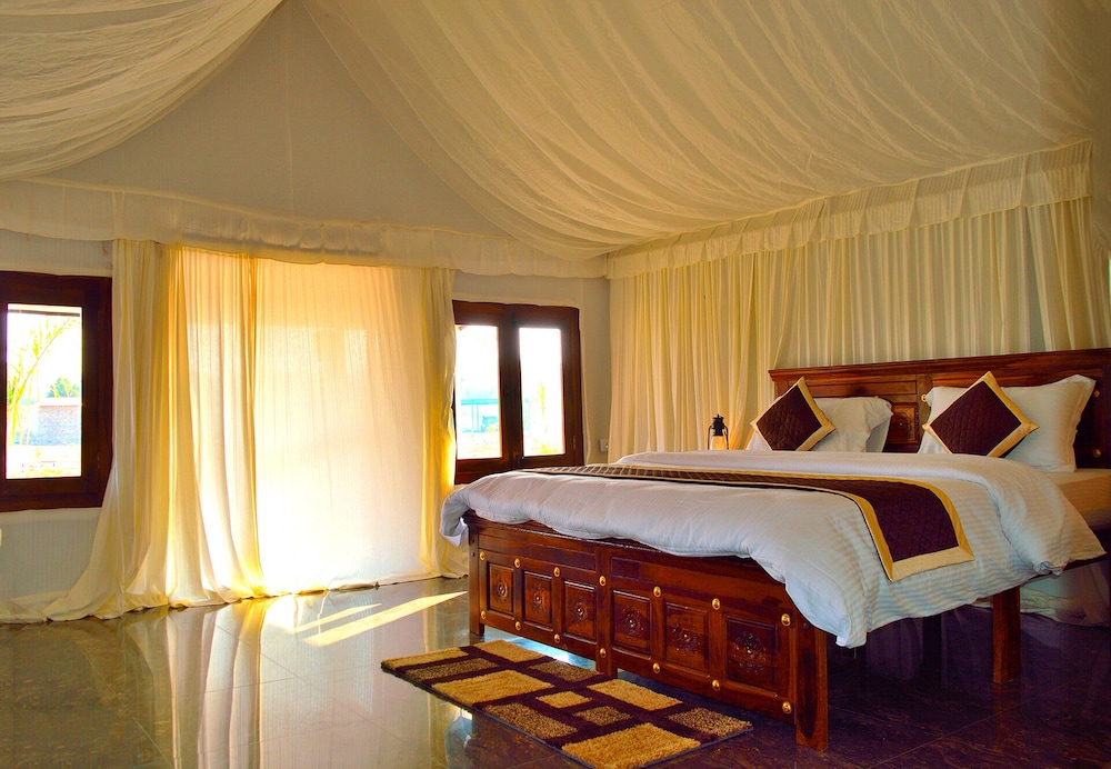 Luxury Tent, 3 Bedrooms, Non Smoking, Hill View photo 1