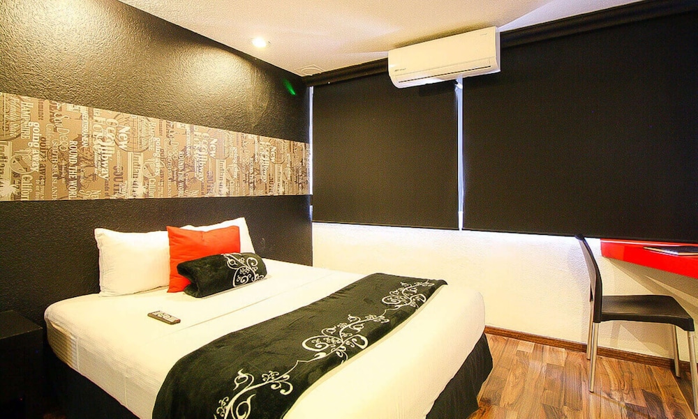Standard Room, 1 Queen Bed, Non Smoking, View photo 2