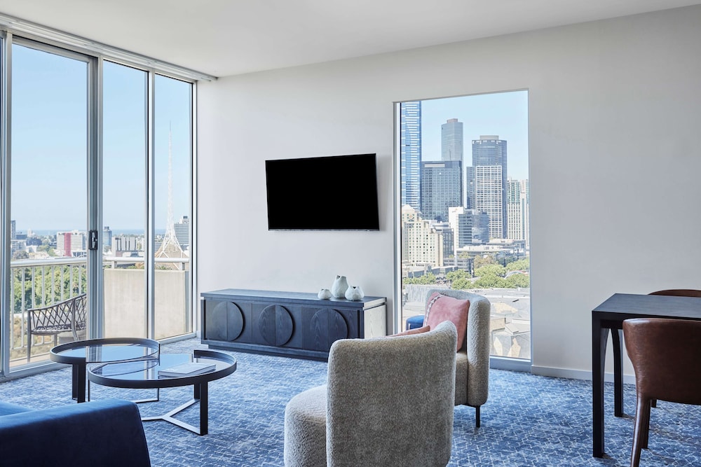 Premier Two Bedroom Apartment with View - Photo 12