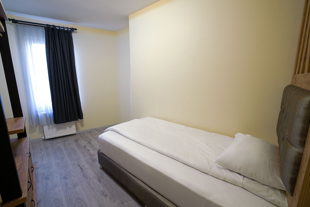 Economy Apartment - Photo 3