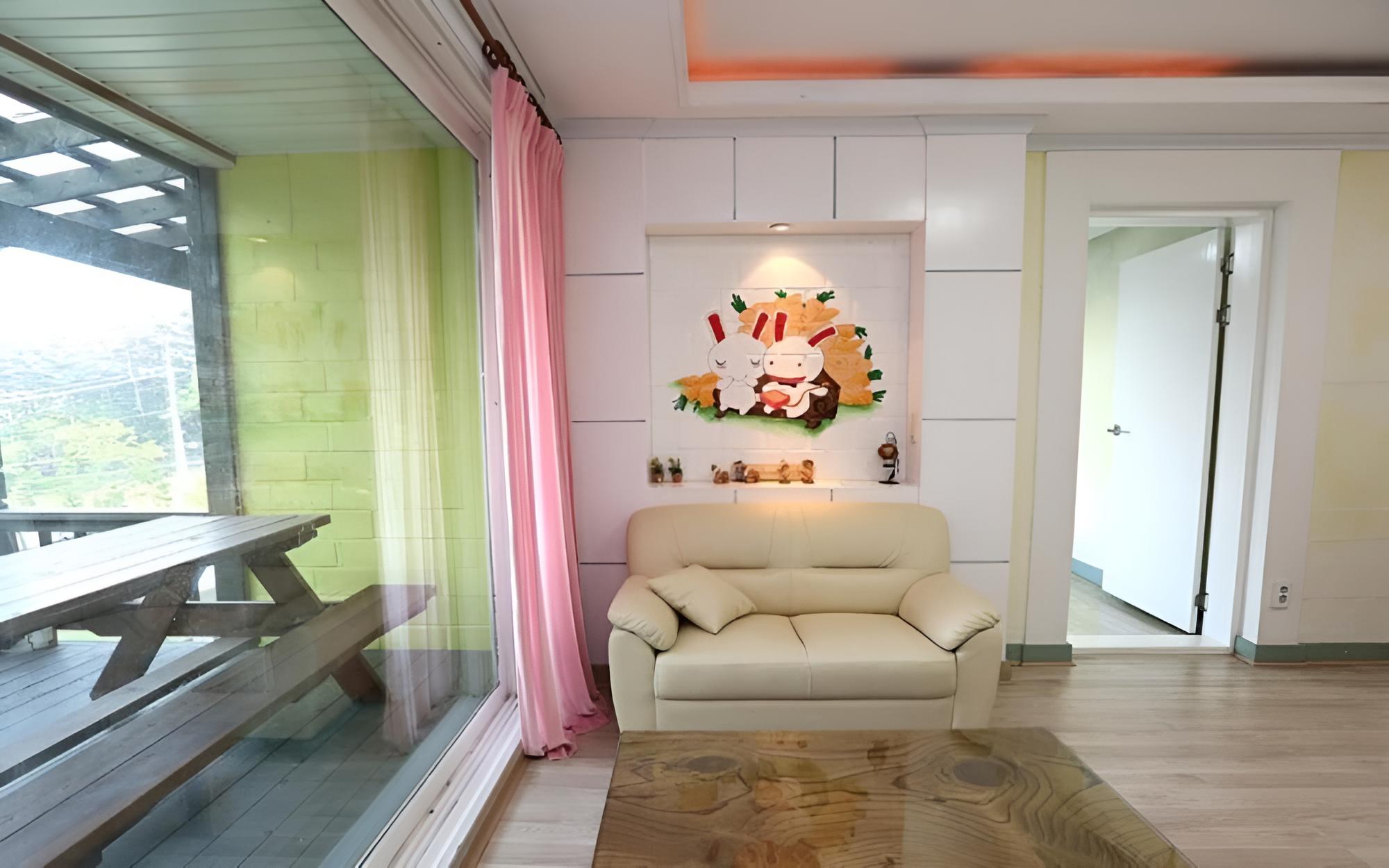 Room (Aram) - Photo 4