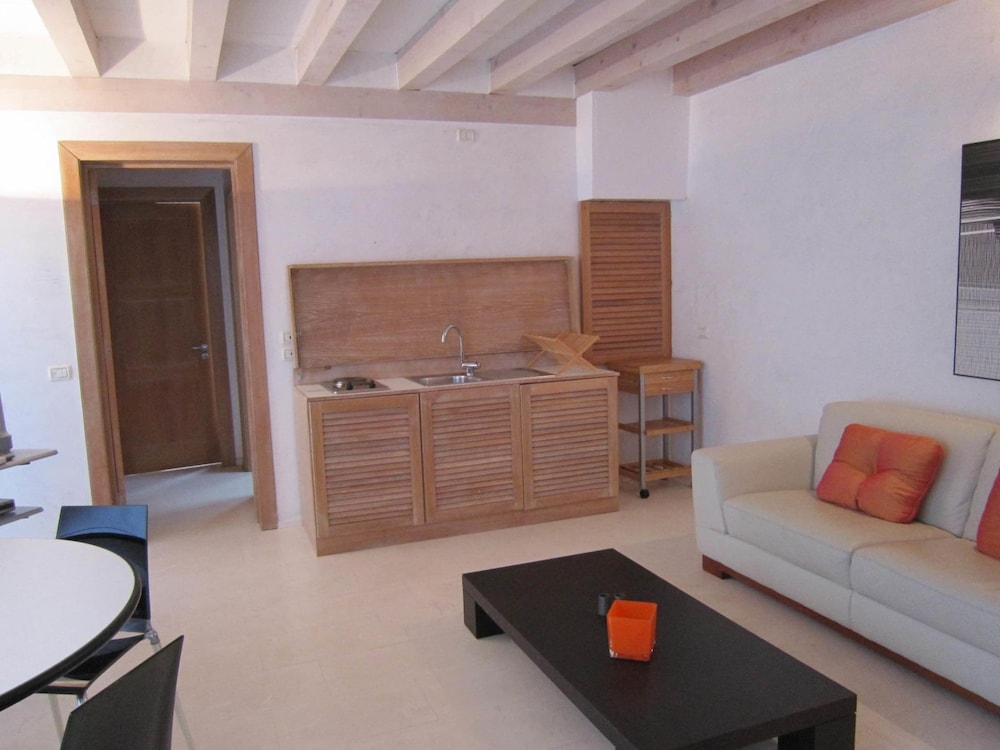 Apartment photo 2
